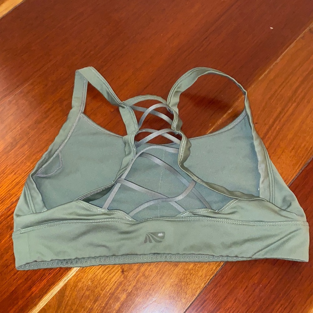 Green sports bra barely worn